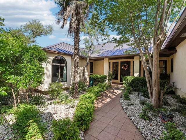 100 MESA DR