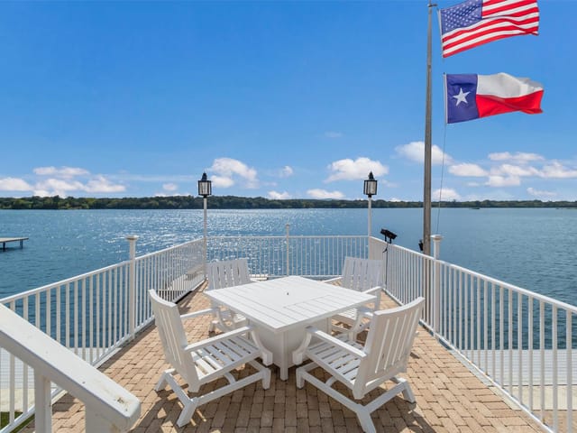 100 S Waterway DR