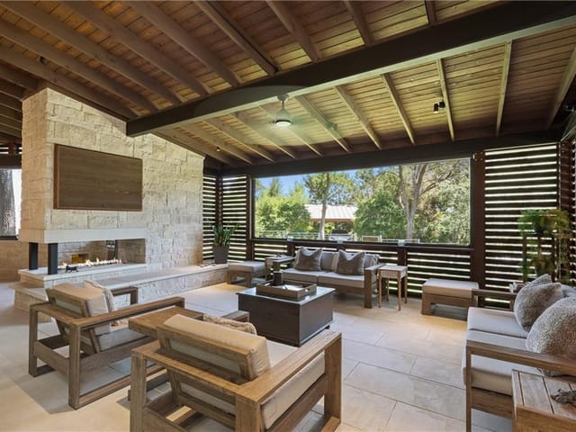 100 Stratford Reserve Pl