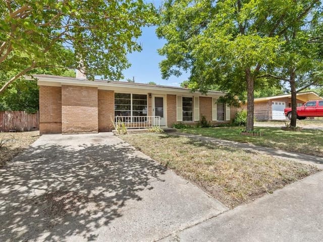 100 W Odell St