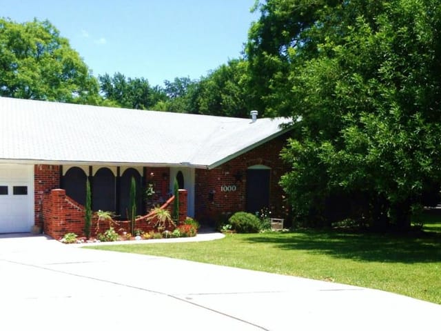 1000 Little Elm Park