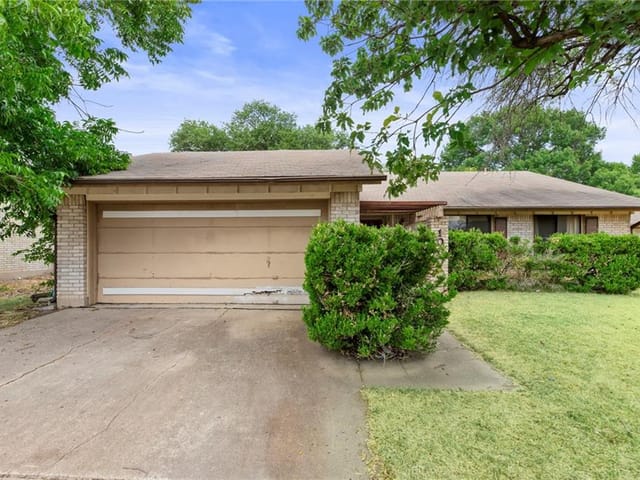 1000 Red Cliff Dr