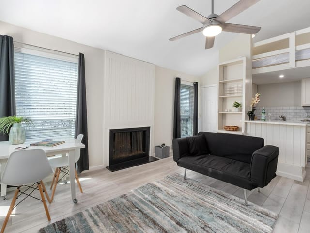 1000 W 26th St Unit #211