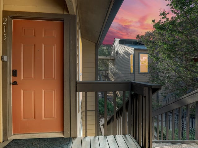 1000 W 26th ST Unit #215