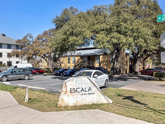 1000 W 26th St Unit #220