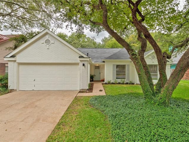 10006 Lindshire Ln