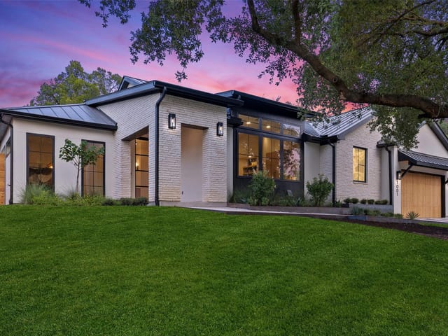 1001 Bluebonnet Ln