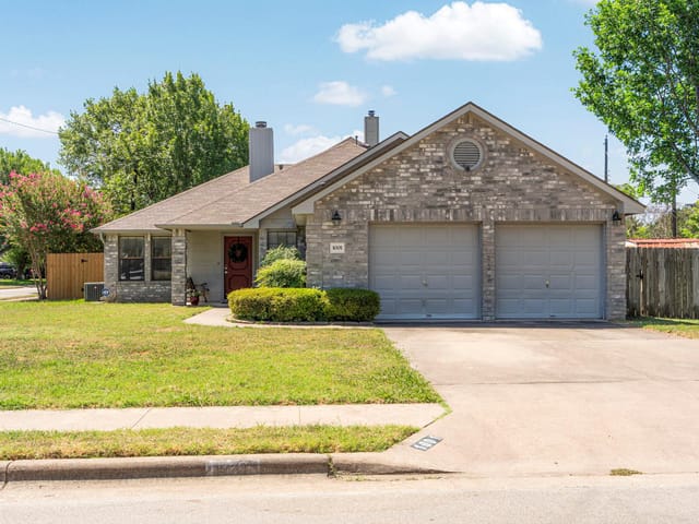 1001 Cedar Falls ST