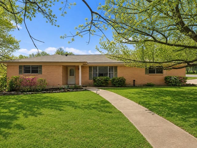 1001 E Applegate Dr