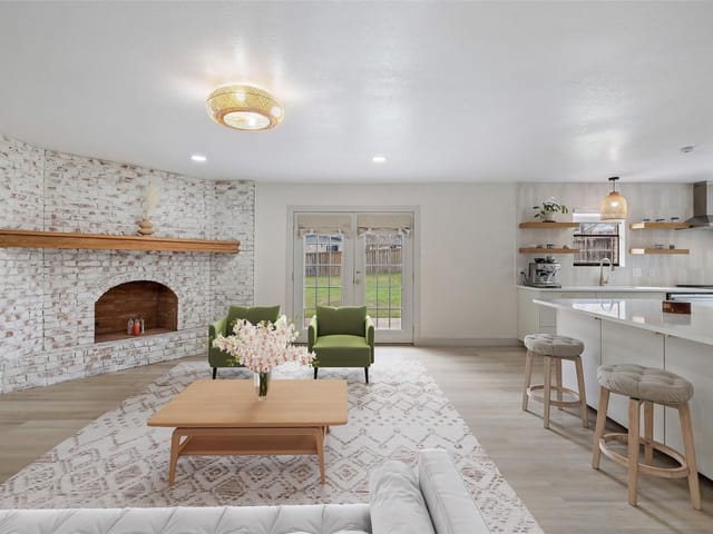 1001 E Applegate Dr