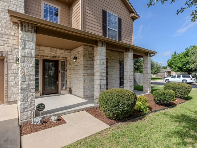 1001 Hondo LN