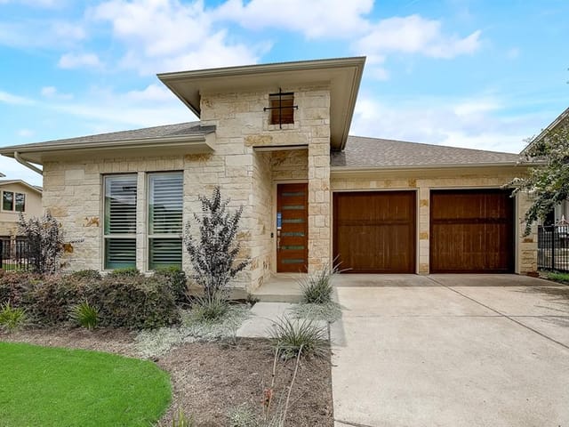 1001 Paul Thomas Dr