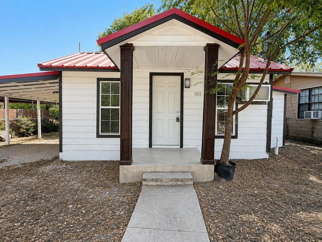 1001 Tony Lee ST