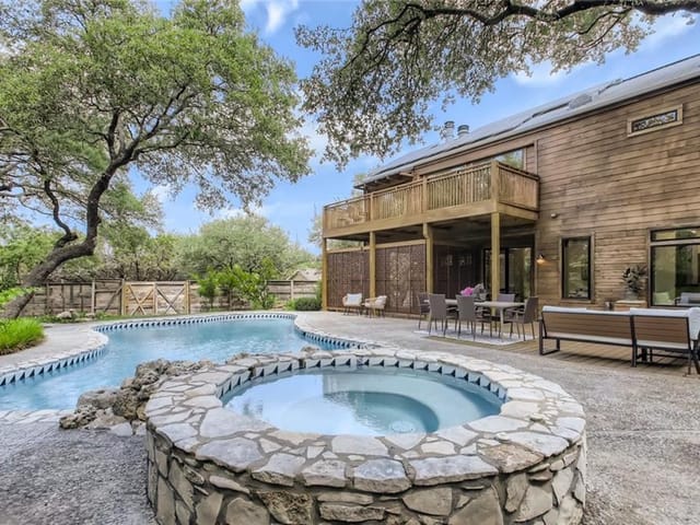 10012 Wildflower Ln