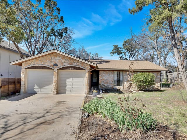 1002 Bodark LN