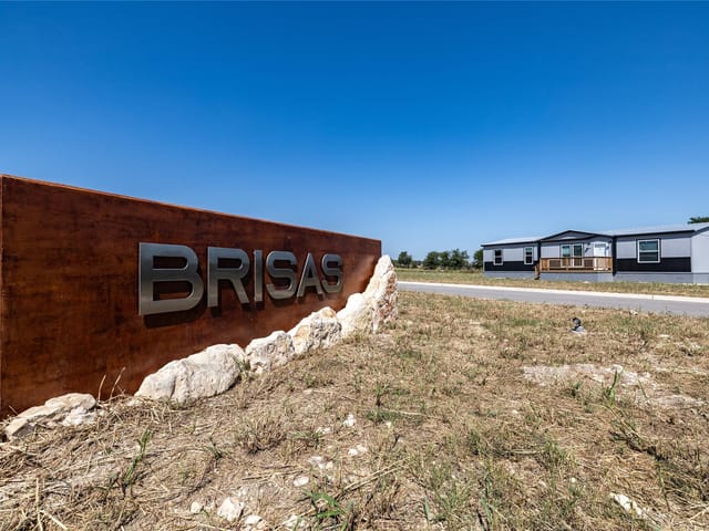 1002 Brisas Dr