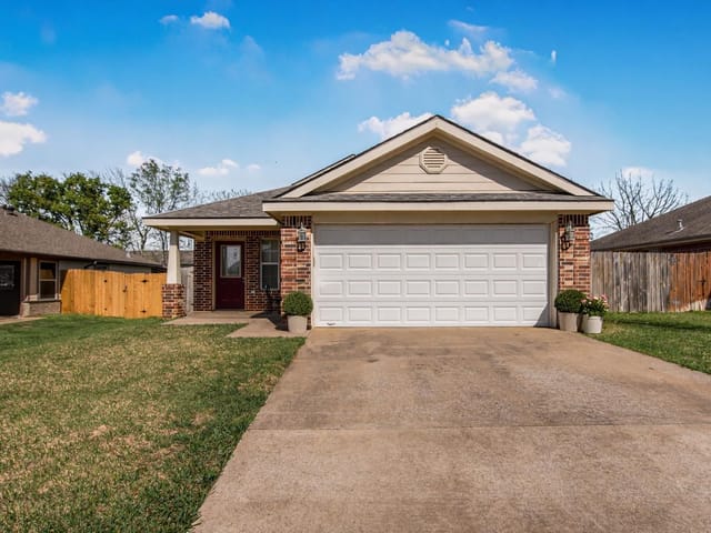 1002 Copperas Bnd