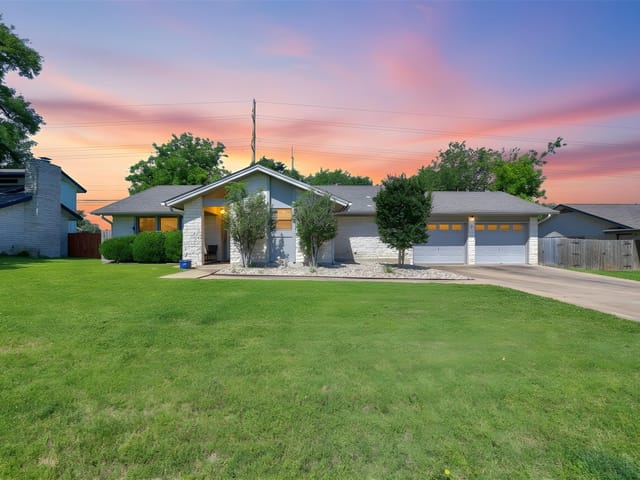 1002 Deep Wood DR