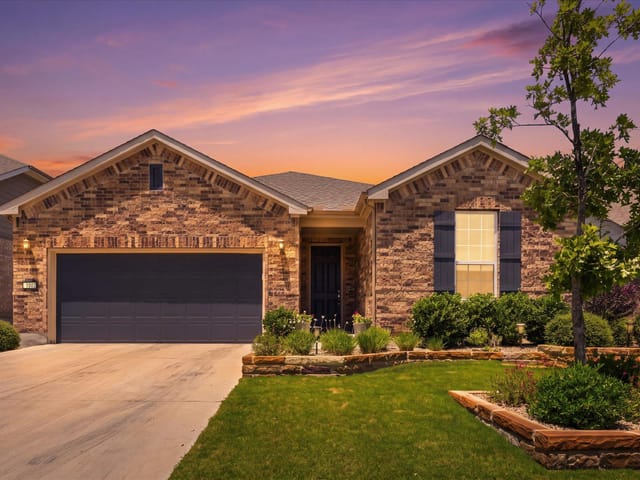 1002 Hanging Star LN