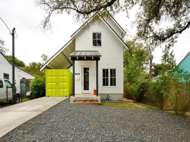 1002 KINNEY Ave