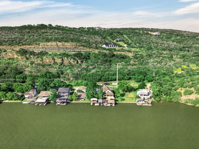 1002 Scenic LOOP