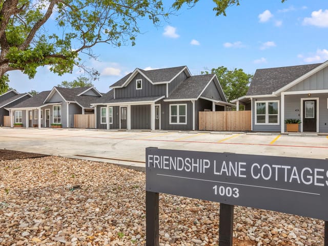 1003  Friendship Ln Unit #301