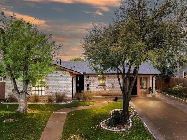 1003 Plymouth Dr