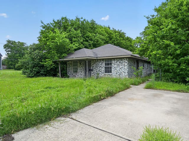 1003 S 4th St