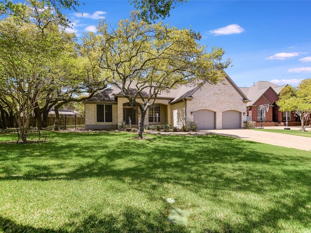 10030 Estancia LN