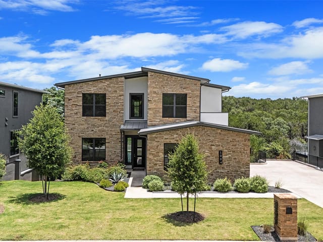 1004 Barrie DR