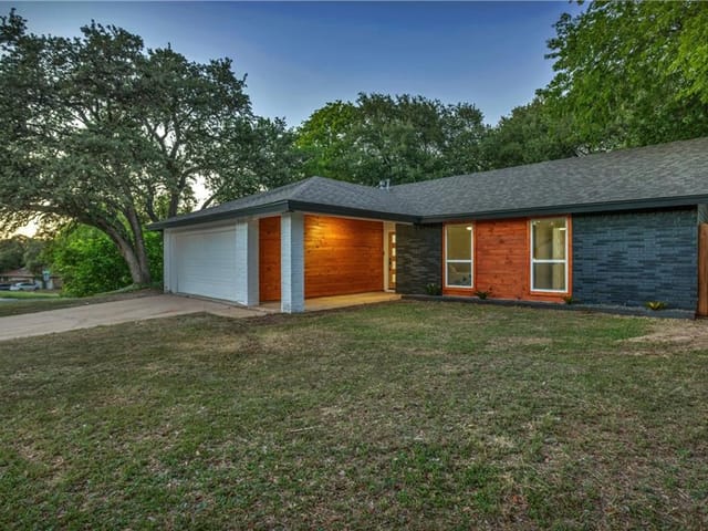 1004 Cedar Gln