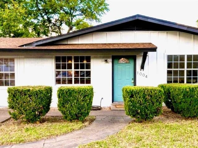 1004 Daphne Ct