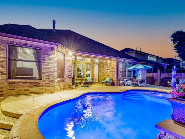 1004 Hezekiah LN
