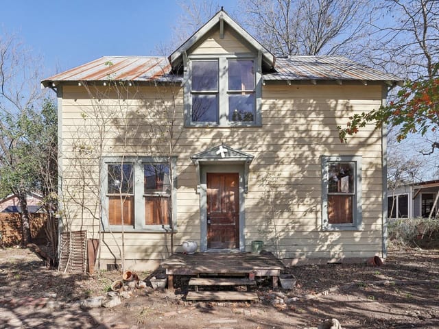 1004 Juanita St
