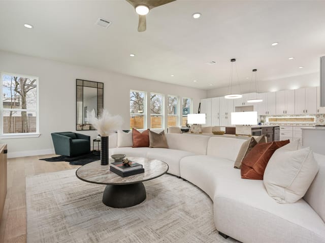 1004 Karen Ave