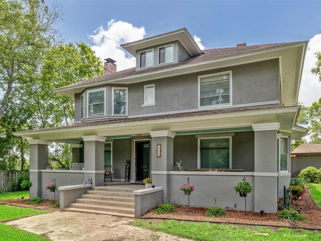 1004 Mitchell St
