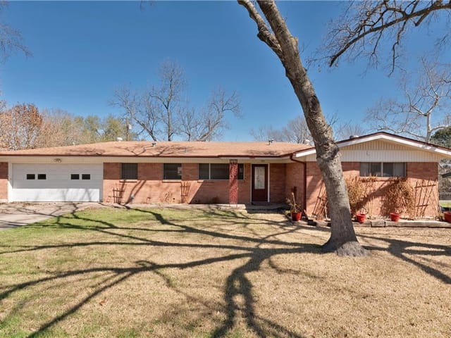 1004 Salem Ln