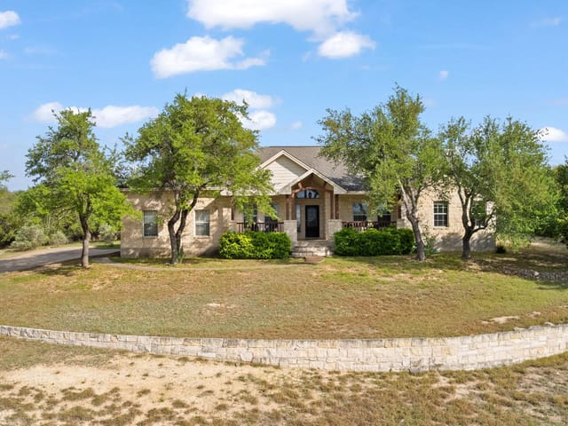 10045 W Cave Loop