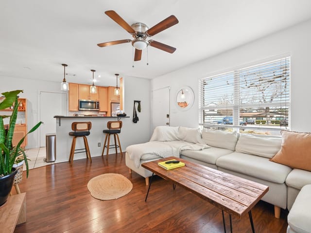 1005 Daphne Ct