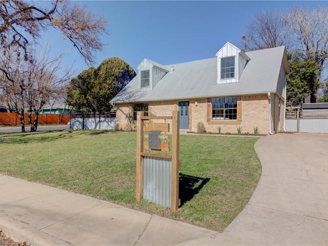 1005 Nile St