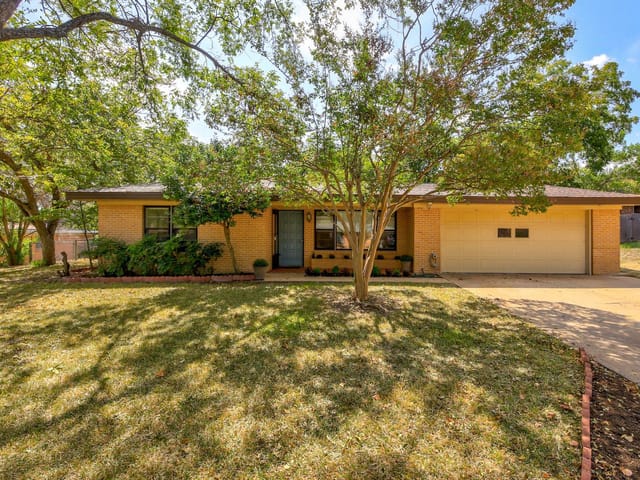 1005 Salem Ln