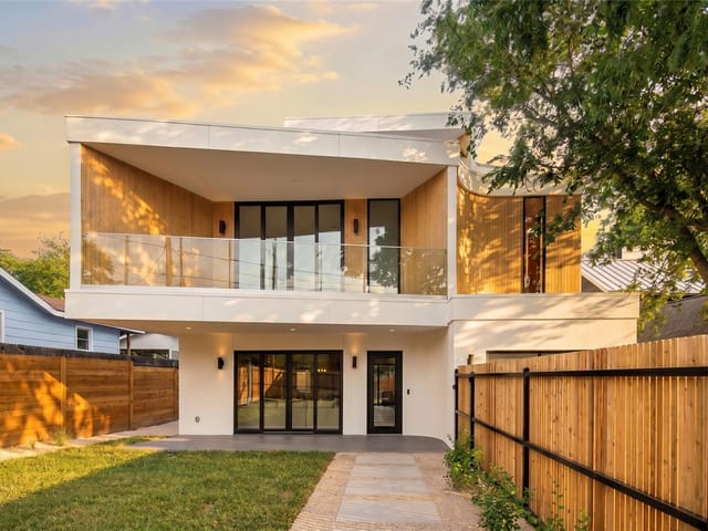 1005 W Johanna ST