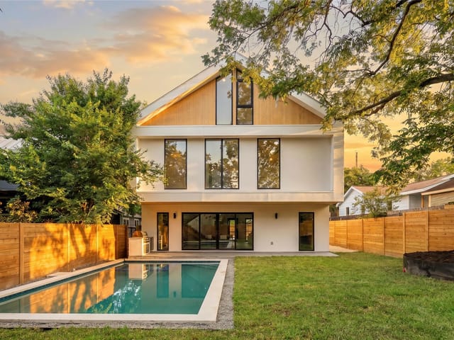 View 1005 W Johanna ST in Bouldin James E Add 1005 W Johanna ST - property photo 1 - Luxury home in Bouldin James E Add, Austin, TX