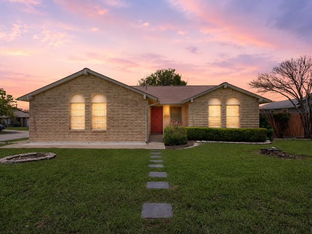 1006 Edgerly LN