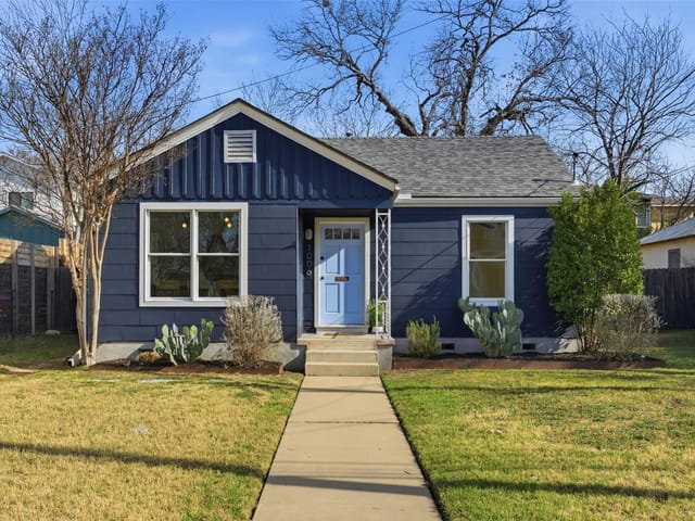 1006 Ellingson LN