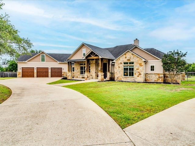 1006 Lone Star DR