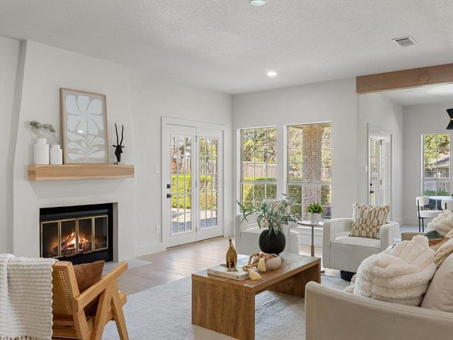 1006  Palos Verdes Dr