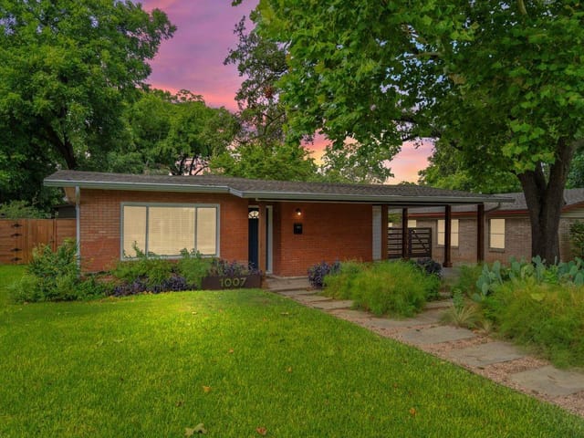 1007 Alegria Rd