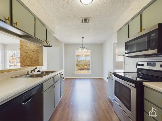 1007 Bird Creek Dr