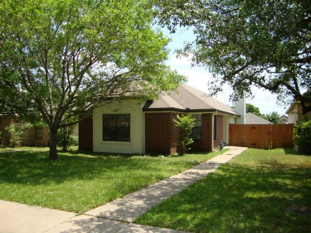 1007 Black Locust Dr